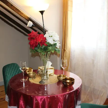 Dames De Montmartre Parijs