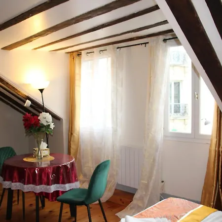 Dames De Montmartre Appartement Parijs